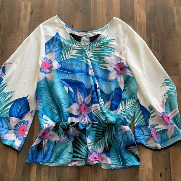 6/$25 ❌ Tropical Vibes Top - Picture 5 of 6
